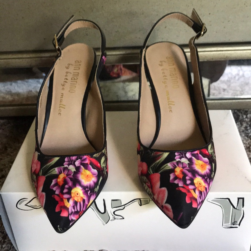Great condition Multi-Colored Flower Heels. - Picture 7 of 7